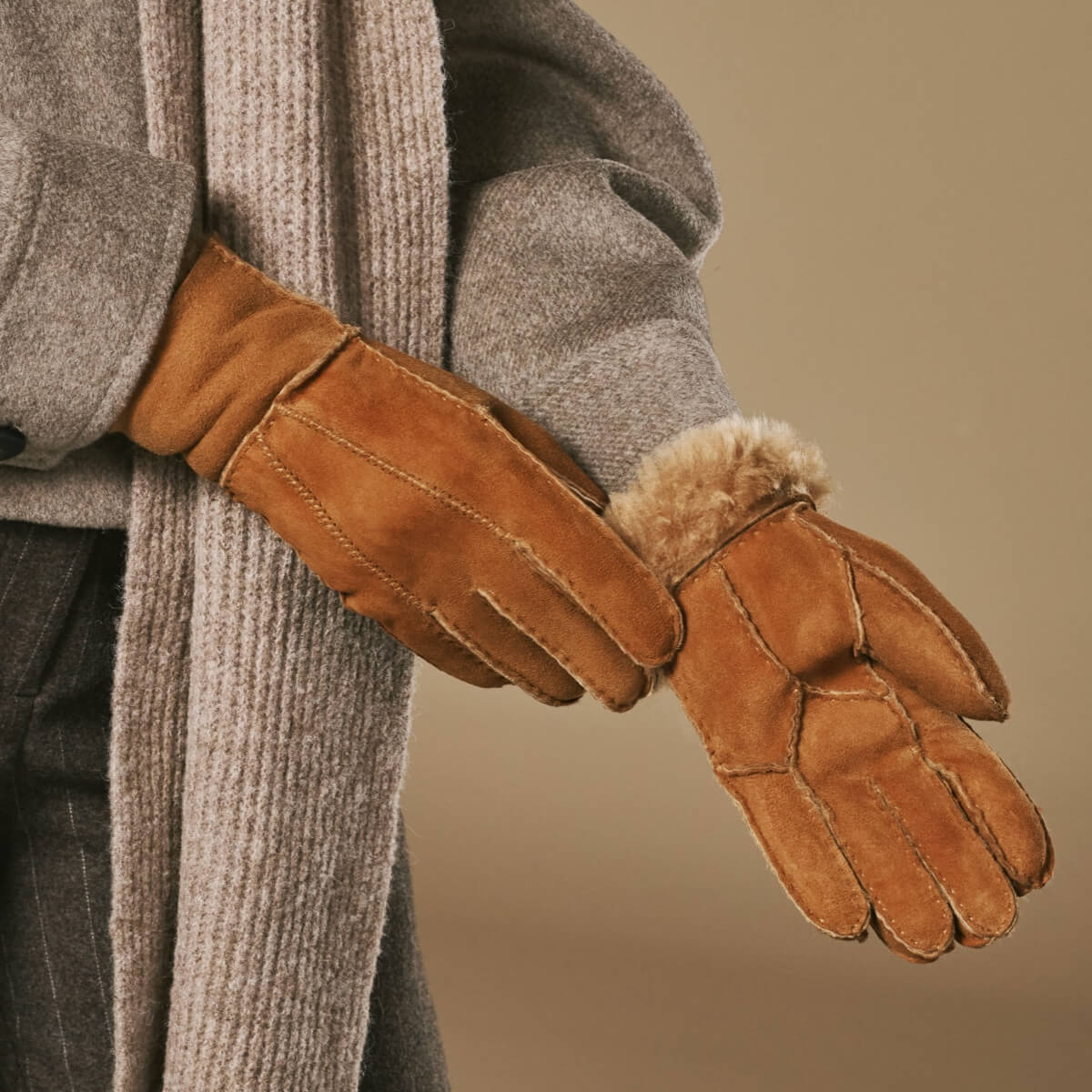 Roxanne (camel) - Women’s patchwork sheepskin gloves with warm sheep fur lining