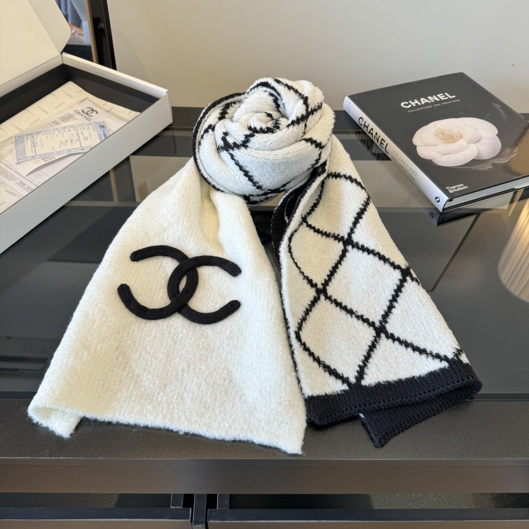 Chanel Black & White Diamond Knit Scarf